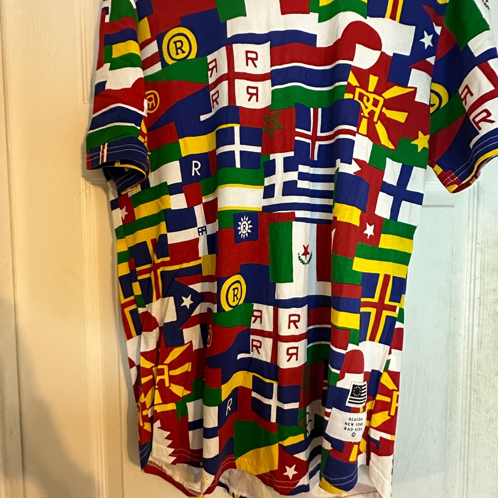 Reason T-shirt size medium